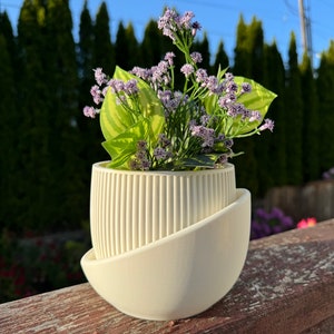 Elegance Planter Decorative Pot for Home and Office Deco, Ideal Housewarming Gift, Perfect Gift Option