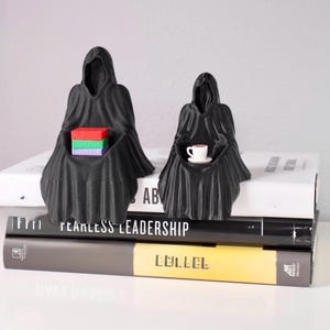 Grim Reaper Bookshelf Decor, Gothic Book Nook Figurine, Spooky Library Shelf Ornament