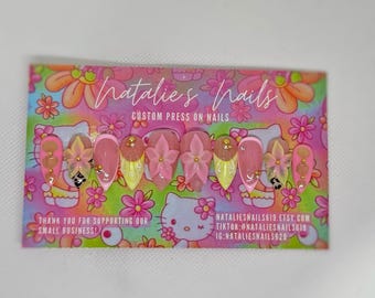 Uñas postizas con flores 3D: Uñas de estilo libre con aerógrafo Y2K