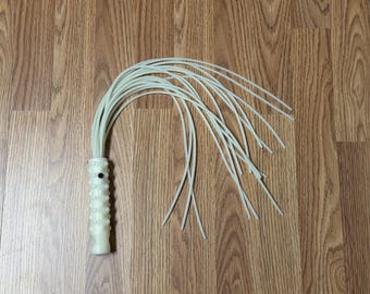 24 inch rubberen slang zweep wit met groene gloed, geschikt voor billenkoppen, impact, sadistisch speelgoed