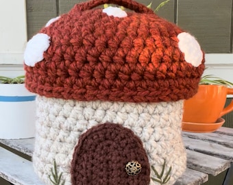 Cesta con forma de seta y tapa; decoración para el hogar tejida a crochet; almacenamiento de estilo cottagecore.