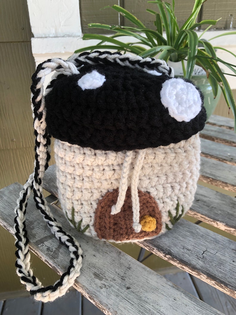 Sac à cordon noir champignon Sac à bandoulière Fairy House au crochet Porte-monnaie Cottagecore image 1