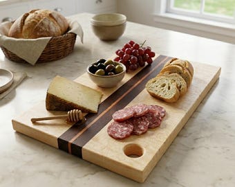 Tabla de servir de arce ojo de pájaro con detalles de nogal macizo y cerezo / Tabla moderna para charcutería / Bandeja de madera hecha a mano / Martin Made LLC