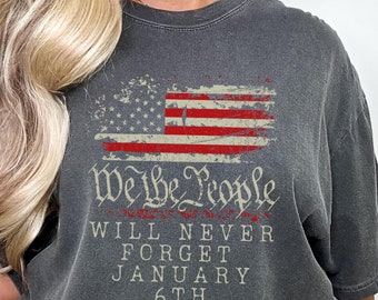 Noi, il popolo, non dimenticheremo il 6 gennaio. Maglietta: Comfort Colors Garment-Dyed Tee