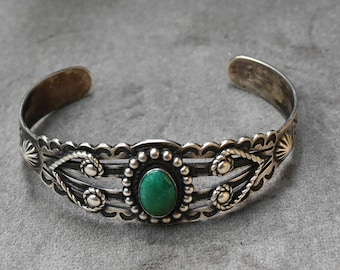 Bracciale vintage Navajo Royston in turchese e argento sterling, modello Dome & Arrow Navajo Fred Harvey, 19,2 grammi, vestibilità da 6 1/4 a 6 5/8" con spazio