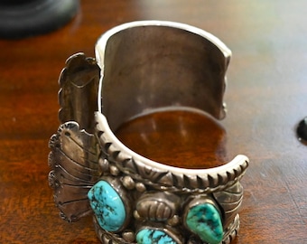 Pesante (135 grammi) Bracciale da uomo Zuni in argento sterling e turchese Pilot Mountain di Griffin Tsabetsaye, misura 7 3/4", con spazio WOW!!