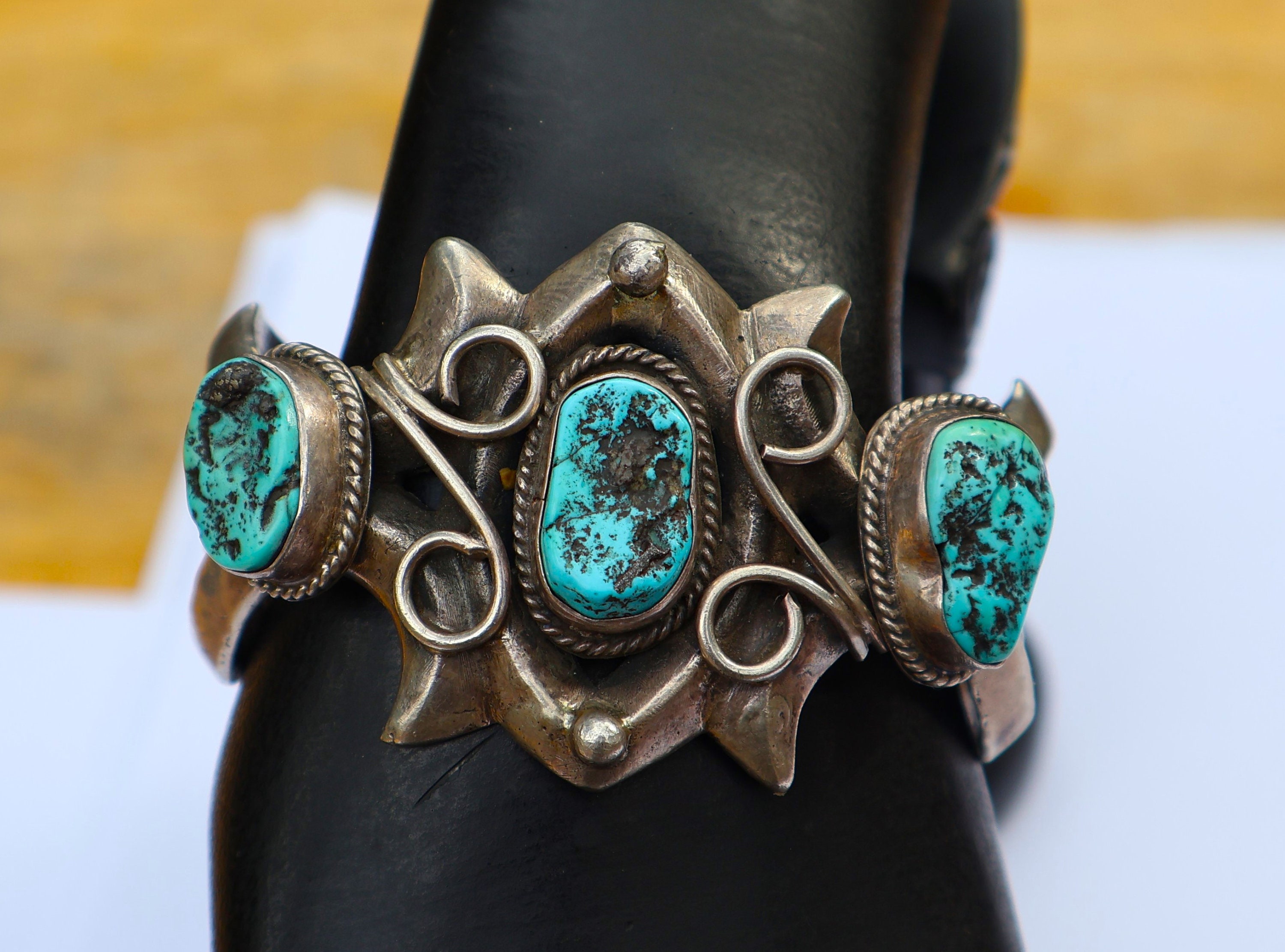 NAVAJO】 GALLOP サンドキャスト バングル Hallmarked NV Navajo Sand