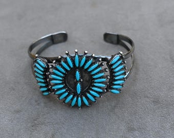 Pretty Zuni Petit Point Doornroosje Turquoise en sterlingzilveren "STAR"-manchetarmband naaldpunt 6 1/4 tot 7 1/4 inch draagbaar 33 gram