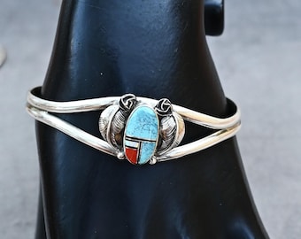 ELEGANTE bracciale rigido in argento sterling, opale, turchese, giaietto, corallo rosso e argento sterling con marchio Navajo (Shirley Henry), indossabile da 6,75"