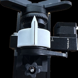Xtool top center indicator for RA2 pro rotary. Digital stl file for 3D printing only. Not the physical product.