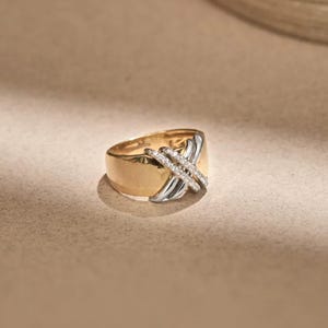 Crossover Men's Wedding Thick Band Moissanite Round Diamond Band Criss Cross Design Two Tone 10K White\Yellow Gold Engagement Ring For Him