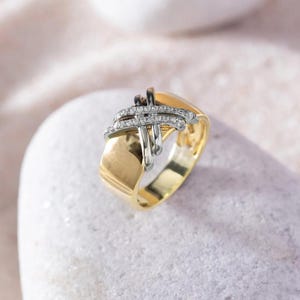 Crossover Men's Wedding Thick Band Moissanite Round Diamond Band Criss Cross Design Two Tone 10K White\Yellow Gold Engagement Ring For Him