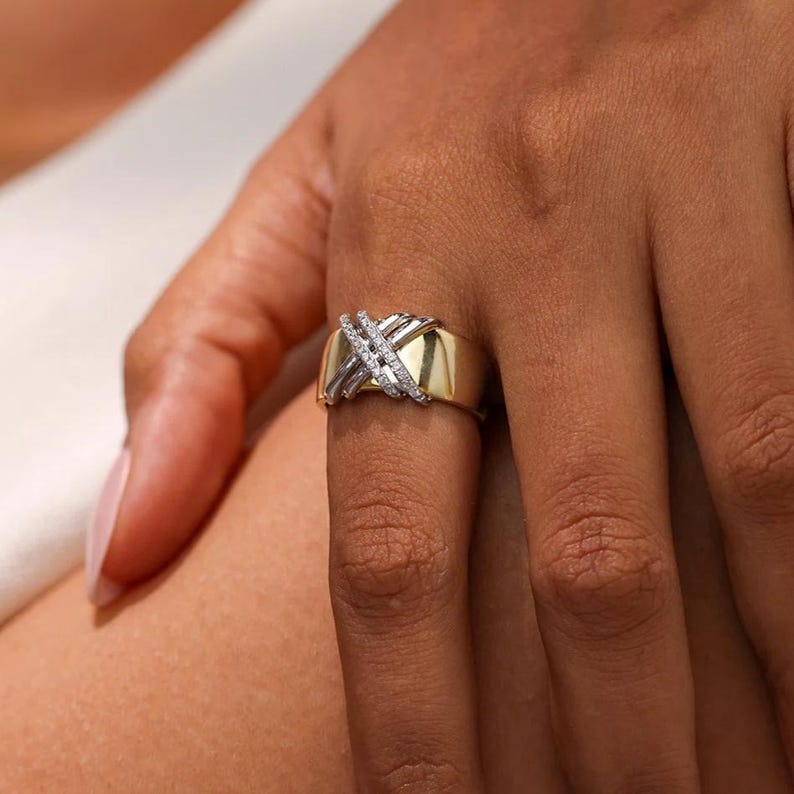 Crossover Men's Wedding Thick Band Moissanite Round Diamond Band Criss Cross Design Two Tone 10K White\Yellow Gold Engagement Ring For Him