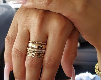 Set di anelli impilabili riempiti in oro 14k: fasce sottili minimaliste con zirconi cubici