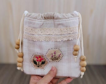 巾着ポーチ ブロデリーアングレーズ 刺繍 ブルー＆ゴールド - Etsy 日本