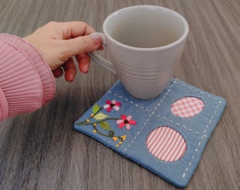 Posavasos bordado con flores, posavasos de patchwork hecho a mano, regalo para ella.