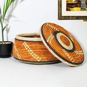 Handwoven Lid Basket, Eco-Friendly Woven Basket with Lid, Rustic Storage Basket, Boho Decor, Fruit Storage, Organizer Basket.