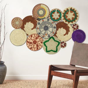 Boho väggkorgdekoration set om 13, Boho väggbonad, unik väggkorgdekoration, vävda afrikanska korgar, väggkonst för vardagsrum och sovrum