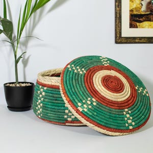 Handwoven Lid Basket, Eco-Friendly Woven Basket with Lid, Rustic Storage Basket, Boho Decor, Fruit Storage, Organizer Basket.