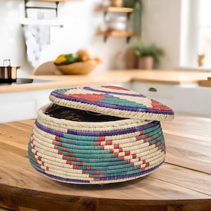 Handwoven Lid Basket, Eco-Friendly Woven Basket with Lid, Rustic Storage Basket, Boho Decor, Fruit Storage, Organizer Basket.