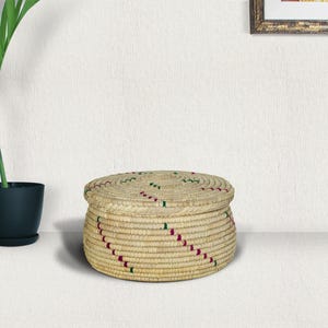 Handwoven Lid Basket, Eco-Friendly Woven Basket with Lid, Rustic Storage Basket, Boho Decor, Fruit Storage, Organizer Basket.