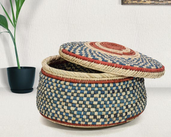Handwoven Lid Basket, Eco-Friendly Woven Basket with Lid, Rustic Storage Basket, Boho Decor, Fruit Storage, Organizer Basket.
