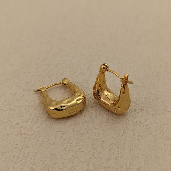 Chunky Golden Hoop Earrings - U shaped hoops - Gold Chic Earrings - Fashion Sculpted Earrings - Modern Celebrity Style Hoops