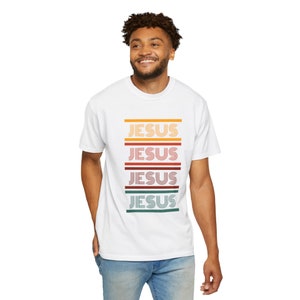 Réconfort divin : t-shirt unisexe Jesus teint en pièce image 7