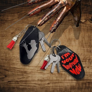 Freddy retro motel keychain holographic Nightmare keychain gift halloween party favor motel keychain retro horror movie creepy gift
