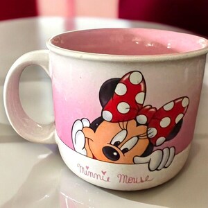 Walt Disney World Minnie Mouse Peek-a-Boo Red Pink White Ceramic Coffee Mug Cup 1987 Collectible Rare Vintage Disney Parks Disney Rarity image 2