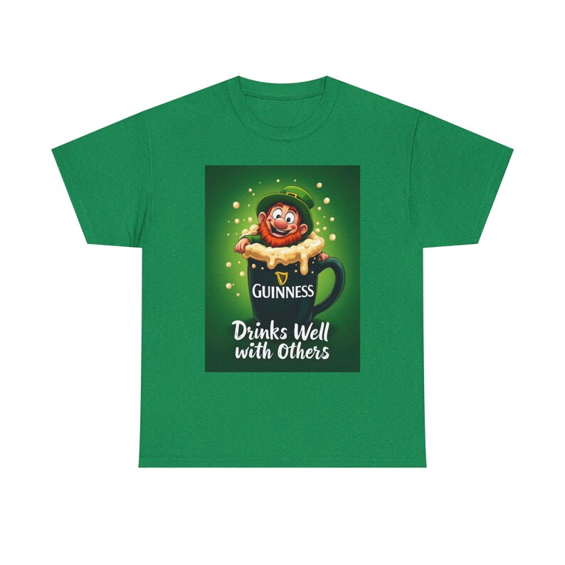 Bebe bem com os outros Duende bêbado rastejando para fora da cerveja Guinness Pint Dia de São Patrício Irlanda irlandesa Trevos engraçados Camiseta para beber imagem 5
