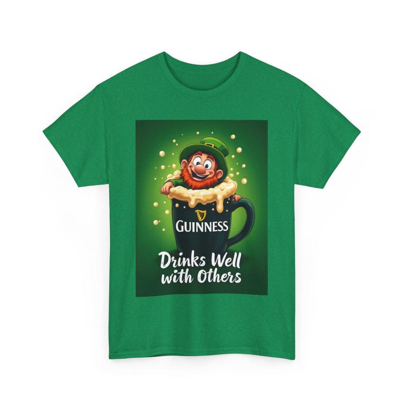 Bebe bem com os outros Duende bêbado rastejando para fora da cerveja Guinness Pint Dia de São Patrício Irlanda irlandesa Trevos engraçados Camiseta para beber imagem 6