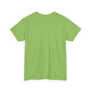 Bebe bem com os outros Duende bêbado rastejando para fora da cerveja Guinness Pint Dia de São Patrício Irlanda irlandesa Trevos engraçados Camiseta para beber imagem 4