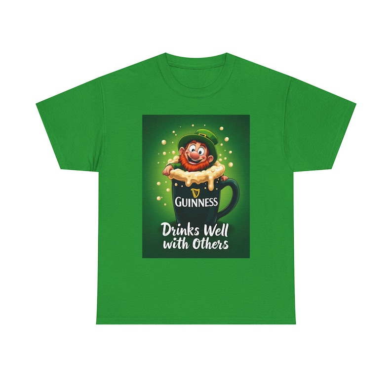 Bebe bem com os outros Duende bêbado rastejando para fora da cerveja Guinness Pint Dia de São Patrício Irlanda irlandesa Trevos engraçados Camiseta para beber imagem 7