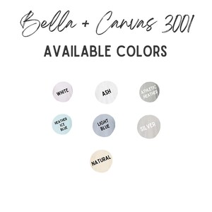 Puede incluir: Imagen que muestra el texto "Bella + Canvas 3001 AVAILABLE COLORS." Debajo, hay muestras de color etiquetadas: Blanco, Ceniza, Athletic Heather, Heather Ice Blue, Azul claro, Plata y Natural. El fondo es blanco.
