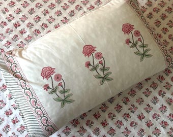 Sábana ligera con estampado floral vintage en flor de cerezo (tamaños disponibles: King y Queen, plana o ajustable) con 2 fundas de almohada