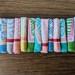 Pañuelos, bufandas o bandanas de algodón extrasuave con estampado de bloques y colores vibrantes, 20x20 pulgadas.