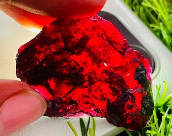 130 ct stor rå naturlig granatsten, 100 % naturlig röd granat, grov sten, obehandlad januari-födelsesten, läkkristall av god kvalitet.