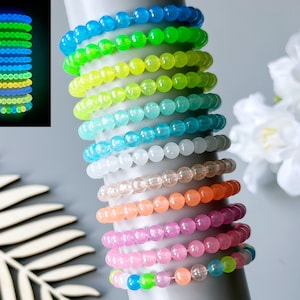 Glow in the Dark Rainbow Stretch Bracelet, Luminous Seed Beads Eras Tour Friendship Concert Bracelet, Colorful Neon Girls Party Favors