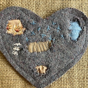 Unieke wollen hartpatch | Met de hand geborduurde, geüpcyclede stof
