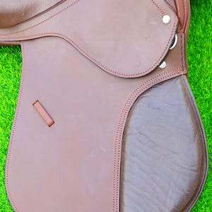 Close Contact Leather Premium English Saddle, All Purpose Jumping and Riding Treeless Horse Saddle