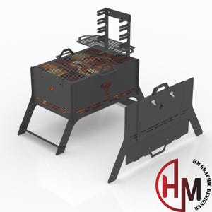 Op de afbeelding: Een donkergrijze metalen barbecuegrill met een kookrooster, een warmhoudrek en een zijpaneel. De grill heeft een vuursymbool en handgreepuitsparingen. Het ontwerp bevat een logo met de tekst "HM GRAPHIC DESIGNER".