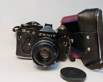 Фотоаппарат Zenith 12XP в оригинальном кожаном чехле 1983 г. Винтажное фото из СССР