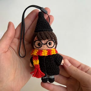 Gehäkelter Zauberer Junge Keychain, Halloween und Neujahr Amigurumi Puppe