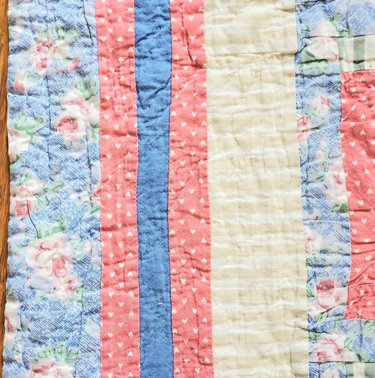 ヴィンテージフローラルカントリーキルト、ピンク＆ブルーシャンブレー