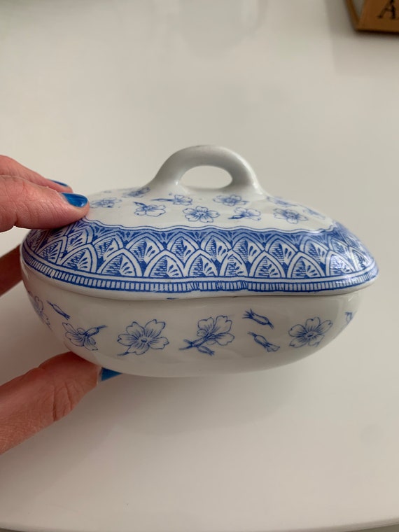Antique vintage blue & white porcelain trinket co… - image 5