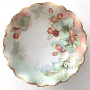 antique Edwardian strawberry & floral bowl with gold trim detailing and ruffle wave edge. stunning piece! cottage core / victorian style