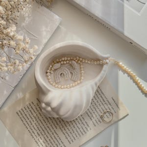 Coastal Shell Tray, Beachy Summer Home Decor, Seashell Jewelry Dish, Ocean-Inspired Decorative Bowl, Sea Vibes at Home, Unique Gift Ideas