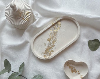 Stylish gift set | jewelry set | oval tray | heart container | set of three | jesmonite handmade decor | white marble with gold | aesthetic