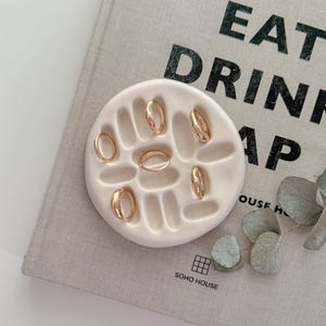 Minimalist Ring Holder, Round Jewellery Tray , Jewelry Display for Everyday Use,  Neutral Home Decor for Her, Gift Ideas for Girlfriend